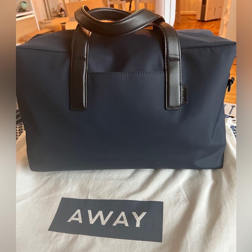 Away Everywhere Bag in Navy